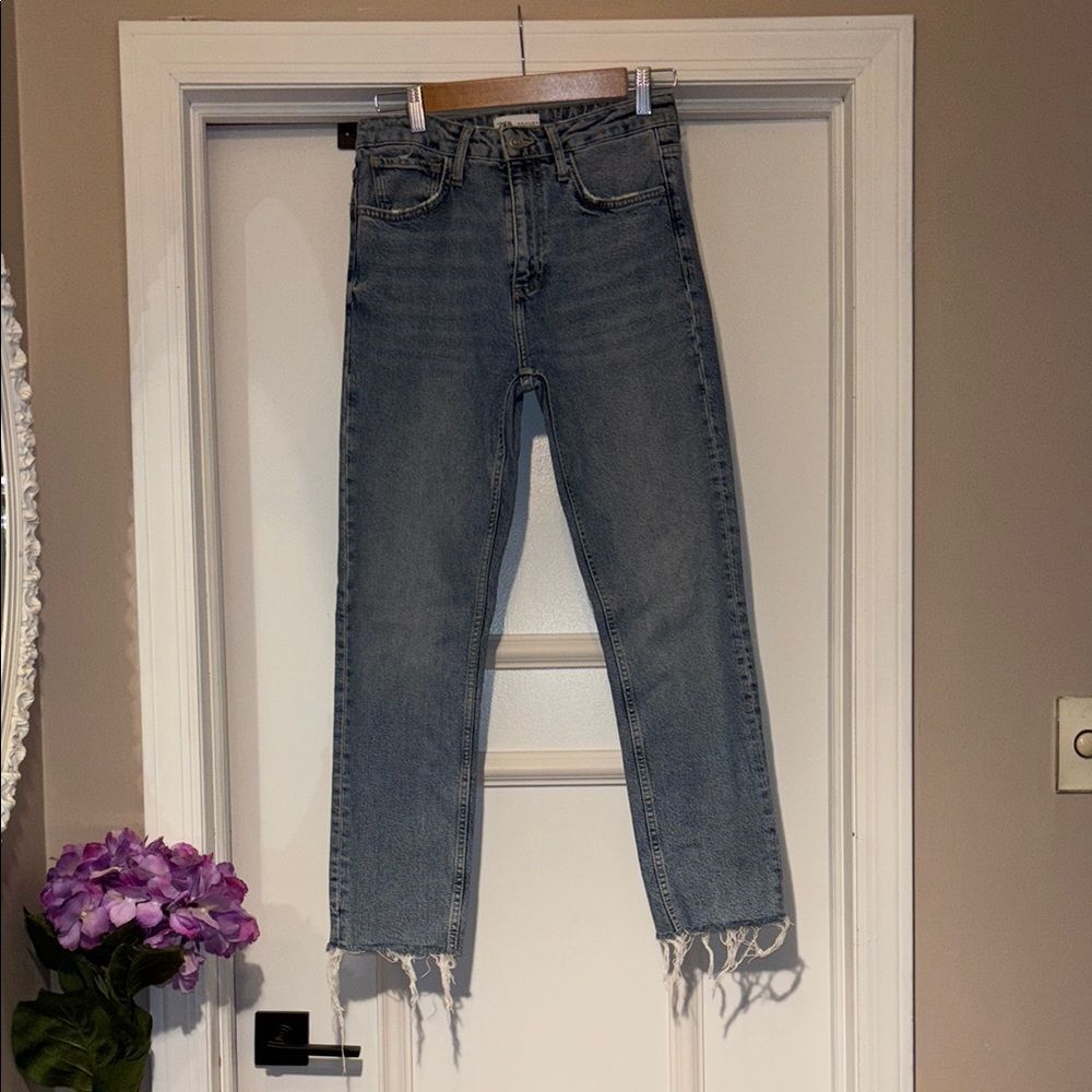 Zara Straight-Leg Light Blue Cropped Women's High-Rise Jeans - Size 6